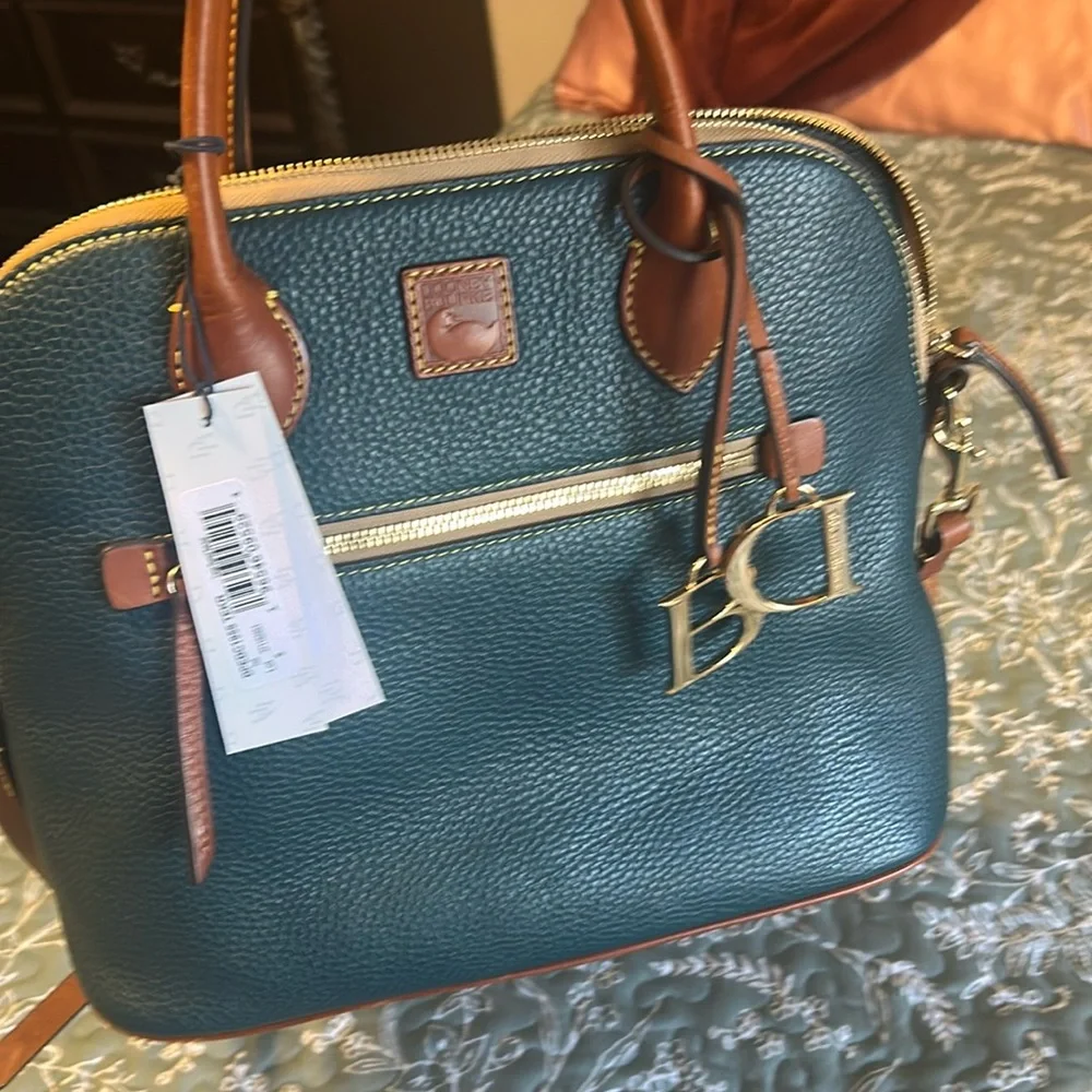 Dooney & Bourke Pebble Grain Large
Domed Satchel. Color TEAL a rare color. - Picture 2 of 6